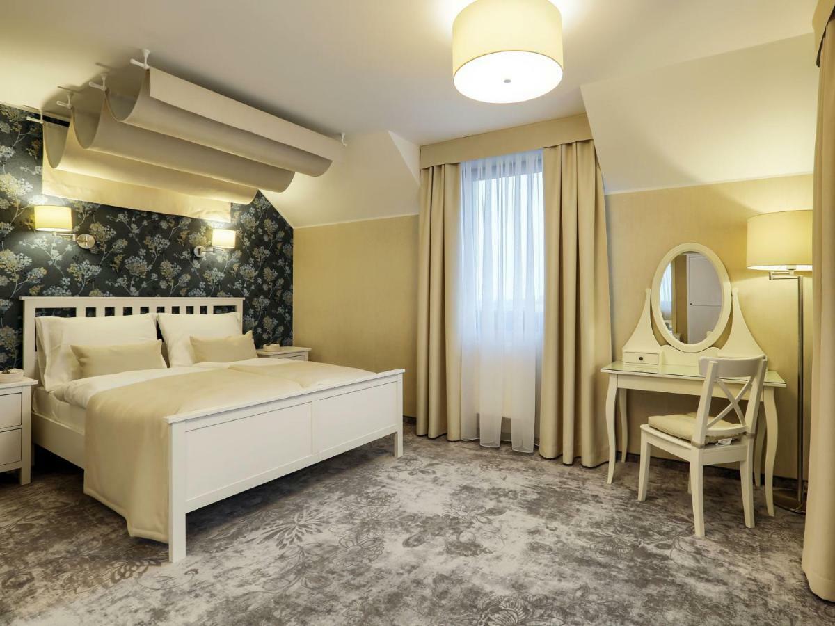 Hotel Antek Zlinice Exterior photo